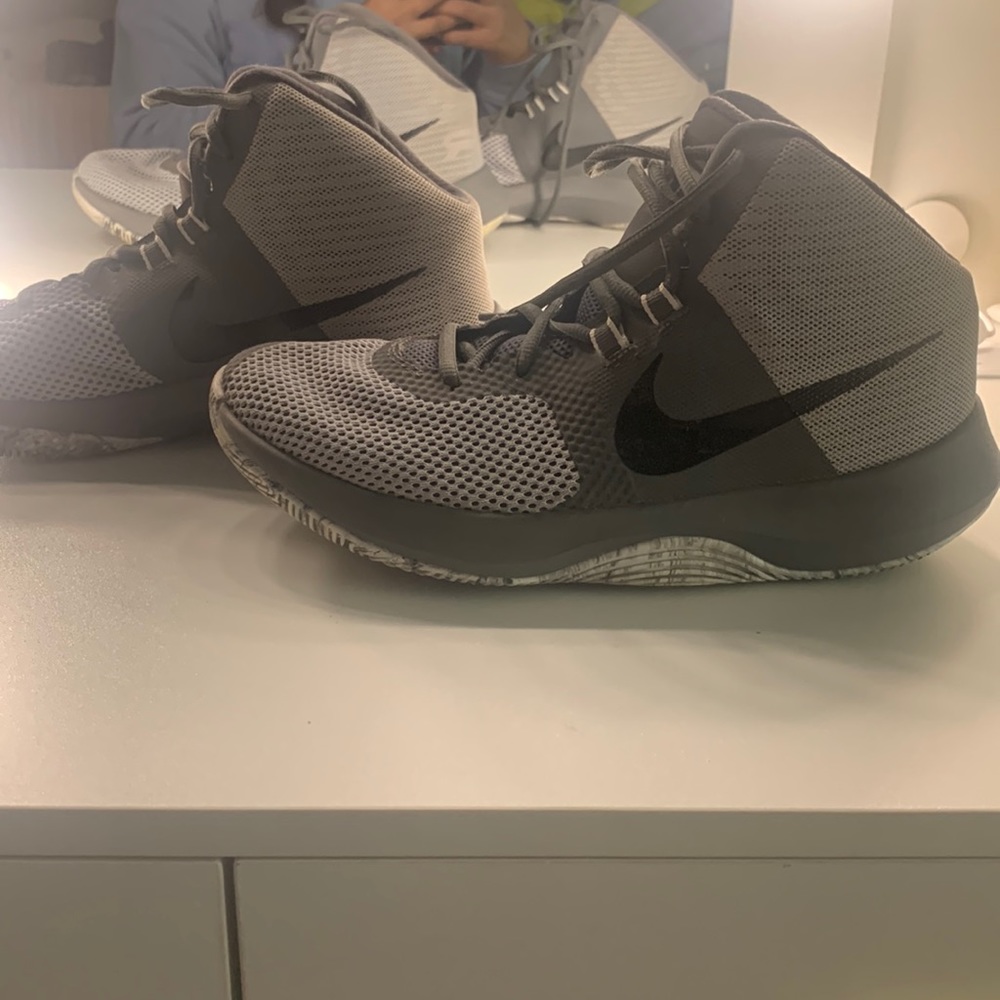 Basketball shoes